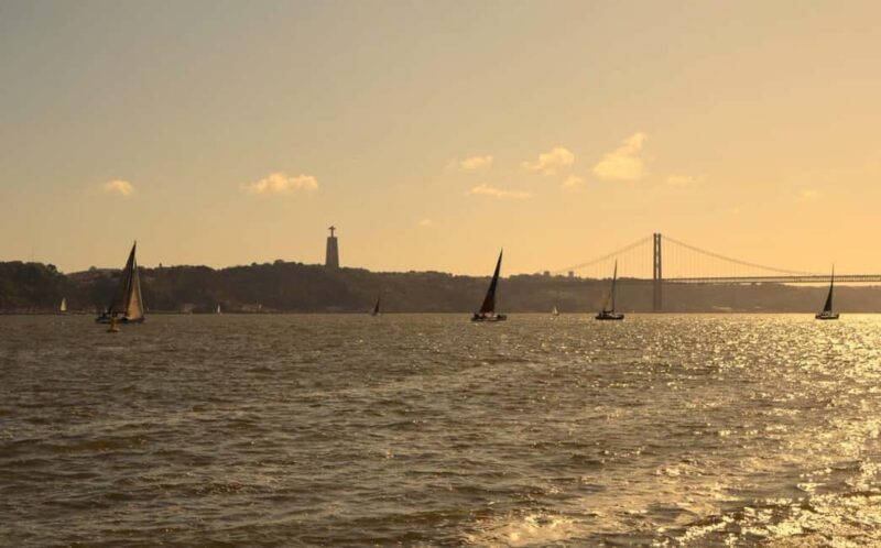 Lisbon: A guided olfactory and historical tour - Visiting Largo do Carmo and the Santa Justa Lift