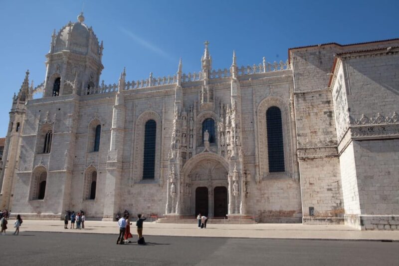 Lisbon Adamastor Tour: Electric Tuk Tuk | Professional Guide - The Role of the Professional Guides and Local Tips