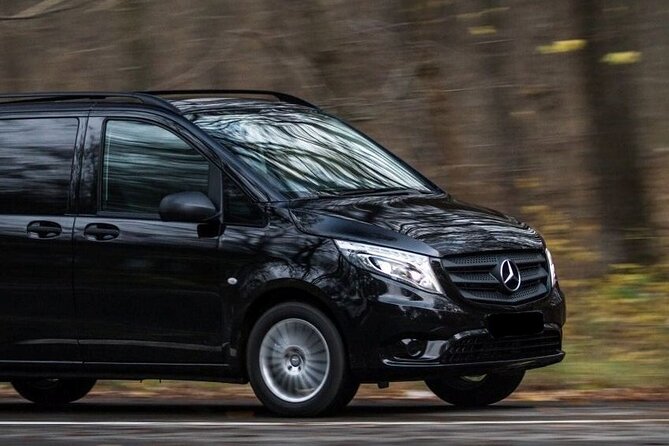 Lisbon Airport Transfer to Sesimbra or Azeitão - Easy and Reliable Airport Arrival Service Near Starbucks Coffee in Lisbon