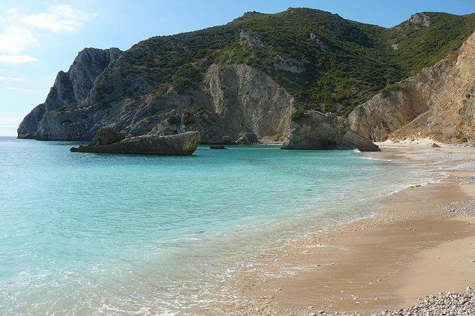 Lisbon Airport Transfer to Sesimbra or Azeitão - From Lisbon to Sesimbra or Azeitão in Comfort and Style