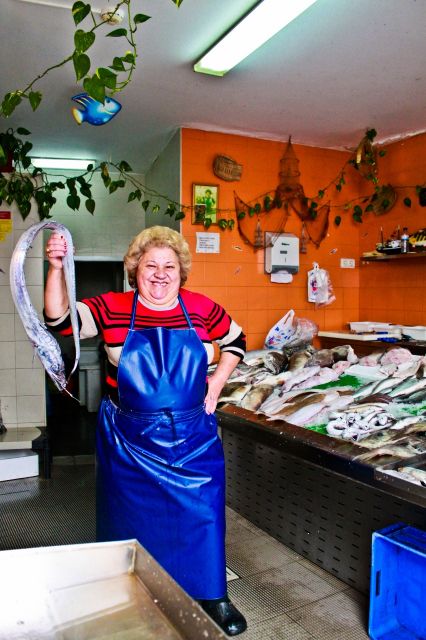 Lisbon: Alfama and São Jorge Castle Quarters Walking Tour - Discovering Lisbon Cathedral’s Architectural Melting Pot