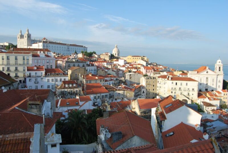 Lisbon: Alfama and São Jorge Castle Quarters Walking Tour - Scenic Views from the Portas do Sol Belvedere