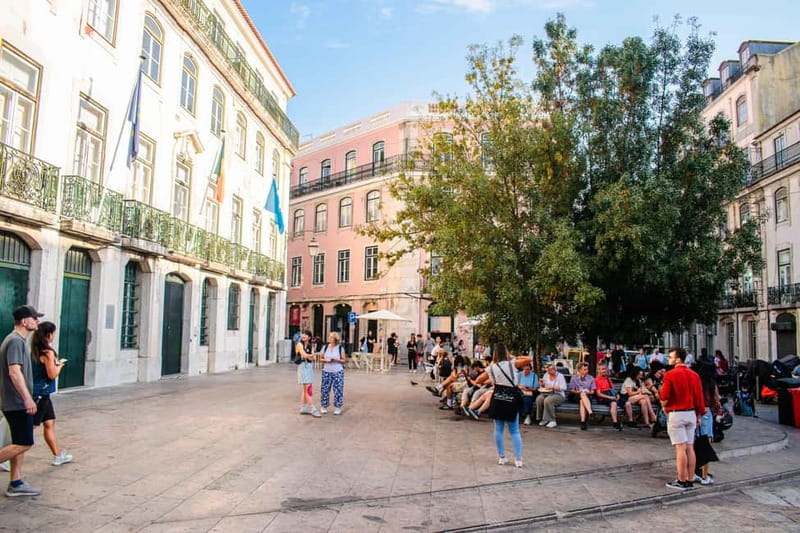 Lisbon: Alfama, Mouraria Walking Tour with Fado Night, Tapas - Key Points