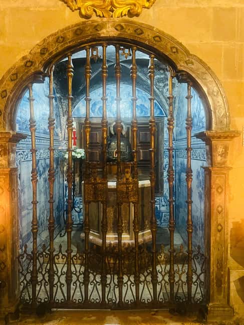 Lisbon: Alfama Old Town, Viewpoints and More TukTuk Tour - Convenient Pickup and Drop-Off Locations