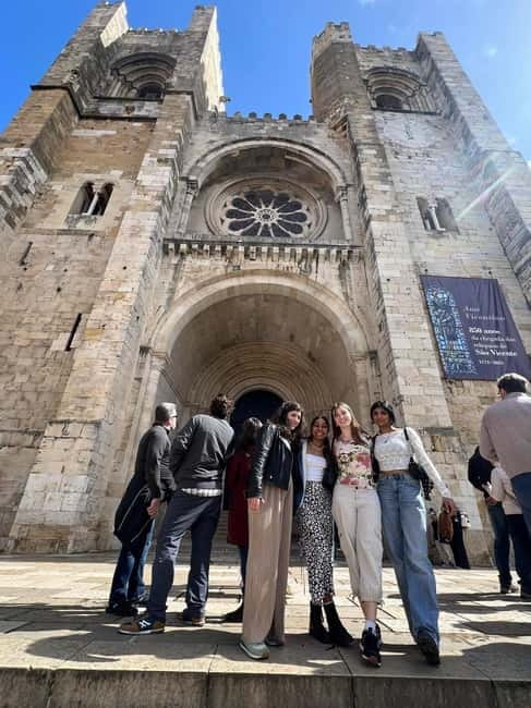 Lisbon: ALFAMA TUK TUK TOUR ,OLD TOWN - Best Suited For