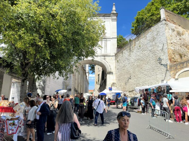 Lisbon: Alfama Walking Tour with St. George Castle Entry - Climbing Up to the Castle and Enjoying Free Time