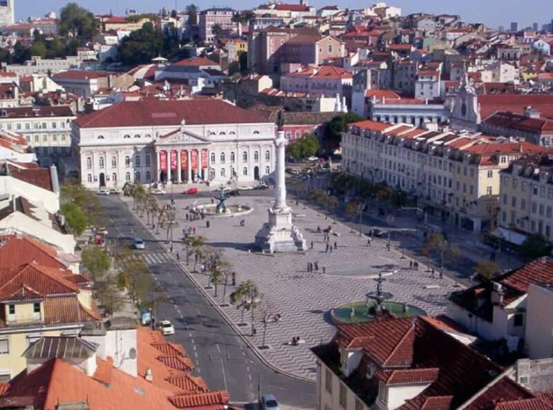 Lisbon: An original tour to several fascinating archaeological sites - Unique Stops at a Church Crypt and an Old Bathhouse