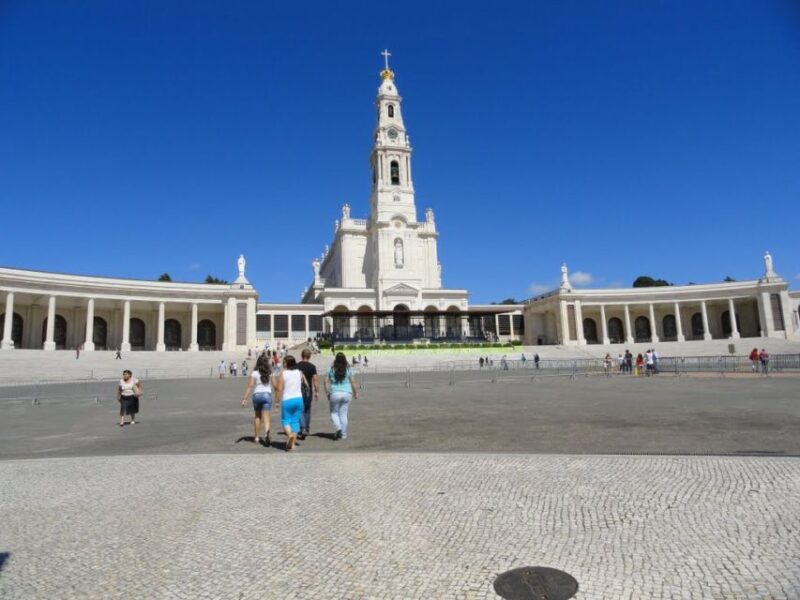 Lisbon and Fatima Sanctuary Full-Day Private Tour - The Charm of Alfamas Narrow Streets and Historic Landmarks