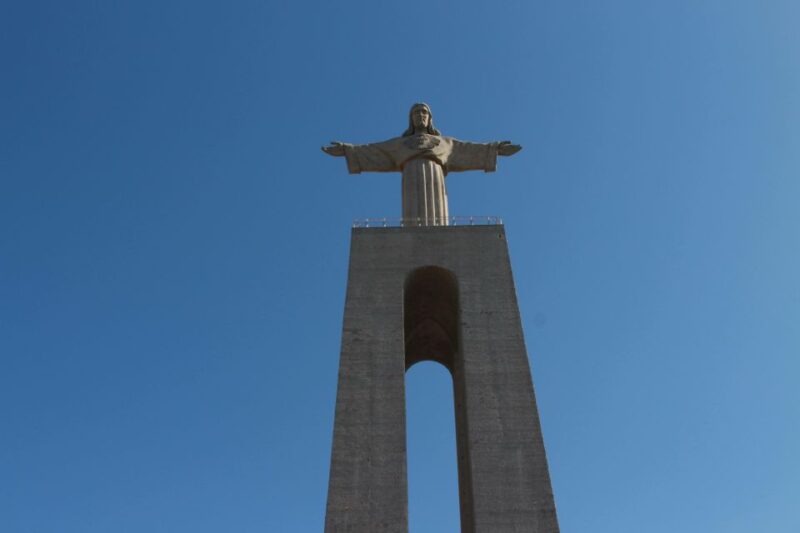 Lisbon: Arrábida and Sesimbra Day Trip with Wine - Visiting José Maria da Fonseca Winery in Azeitão