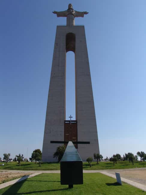 Lisbon: Arrábida Park & Sesimbra private Tour in a VW Van - Explore Lisbon in a Classic VW Van