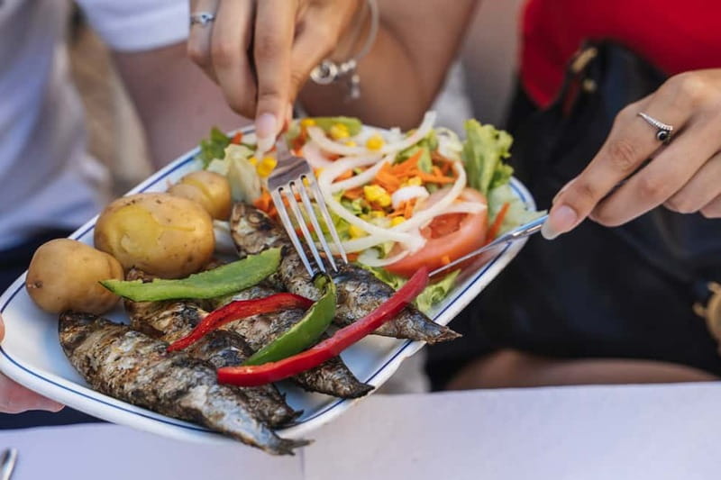 Lisbon: Baixa Food Walking Tour with Drinks - End at Rua Augusta with a Full Belly and New Friends