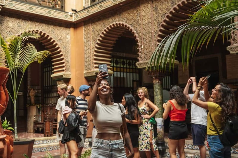 Lisbon: Baixa Food Walking Tour with Drinks - Guides Who Make the Difference: Knowledge & Personality