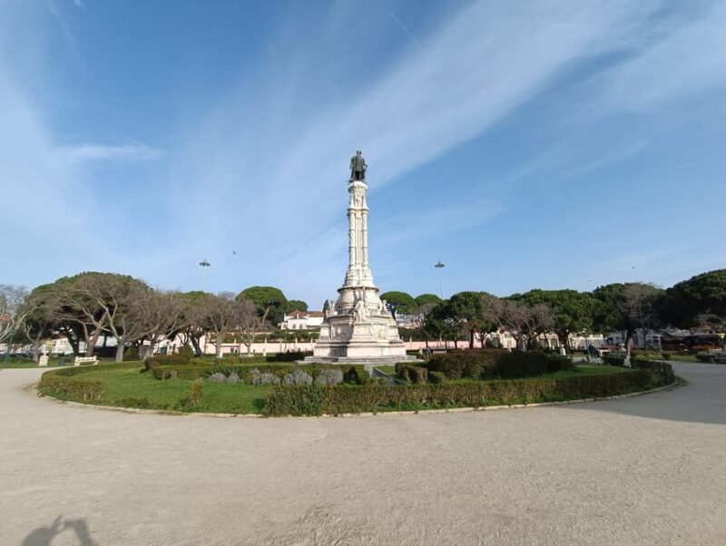 Lisbon: Belem Tour & Jeronimos Monastery Skip-the-Line Entry - Tasting a Pastel de Belem: Indulgence at the Original Bakery