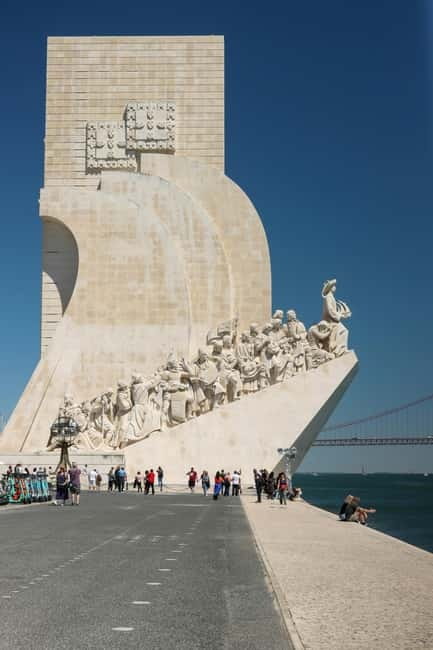 Lisbon: Belém Walking Tour with Optional Lunch - Visiting the Jerónimos Monastery: Vasco da Gama’s Resting Place