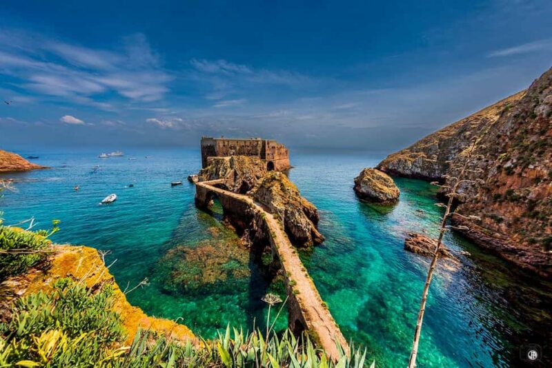 Lisbon: Berlengas, Peniche, and Mafra Private Day Trip - Stroll Through the Charms of Peniche’s Fishing Village and Fortress