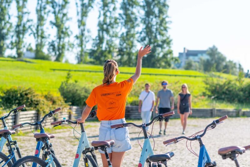 Lisbon Bike Tour: Langs de rivier van Belém naar Lissabon - The Finish Line at Cais do Sodré