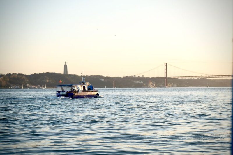Lisbon: Boat Cruise with Live Fado Performance and a Drink - Practical Details: Meeting Point, Accessibility, and Flexibility
