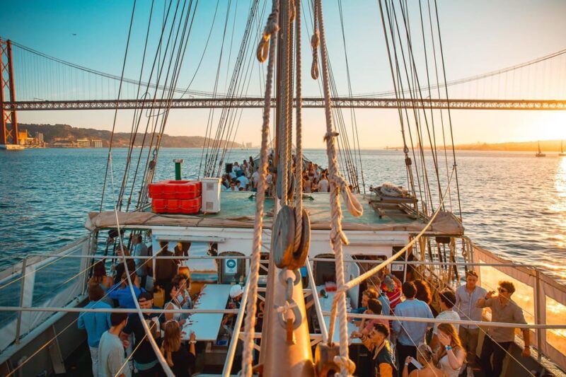 Lisbon Boat Party - Live DJ & Afterparty with VIP Club entry - Experience a Vibrant Lisbon Boat Party with Live DJ and VIP Club Access