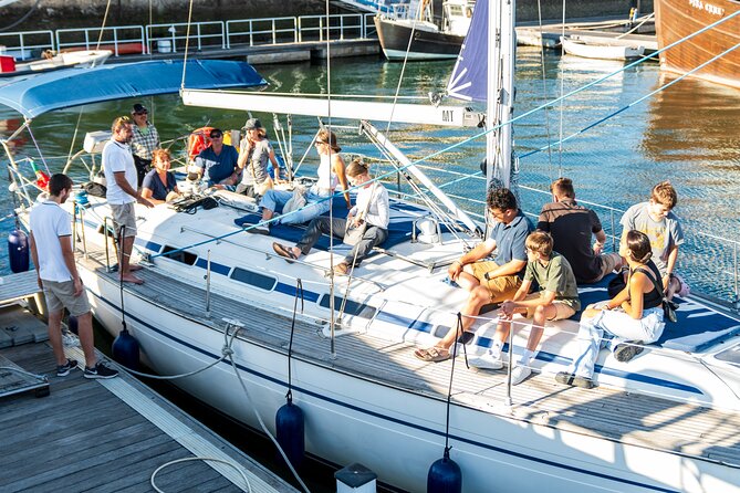 Lisbon boat tour with drinks - The Crew and Atmosphere: Friendly and Knowledgeable