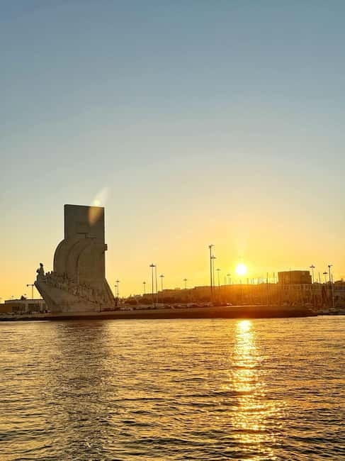 Lisbon: Boat Tour with sunset option - Key Points