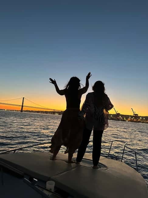 Lisbon: Boat Tour with sunset option - Sunset Views and Photography Opportunities