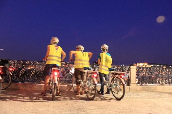Lisbon By Night Bike Tour - Stops for Photos and Cultural Commentary