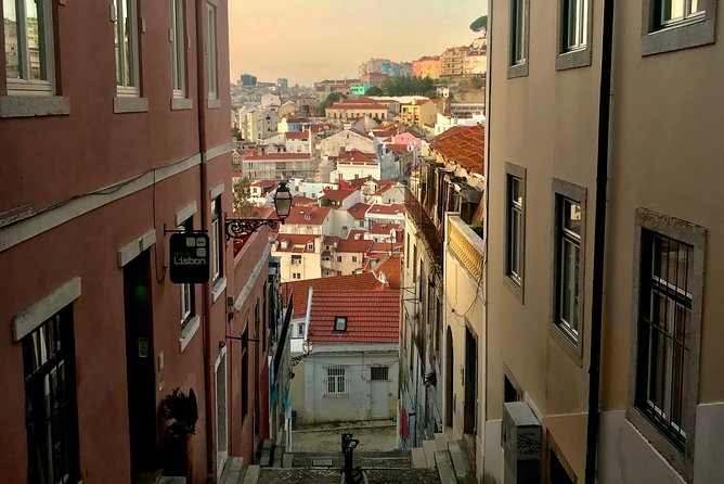 "Lisbon by Night" up to 6 people, private tour - Key Points
