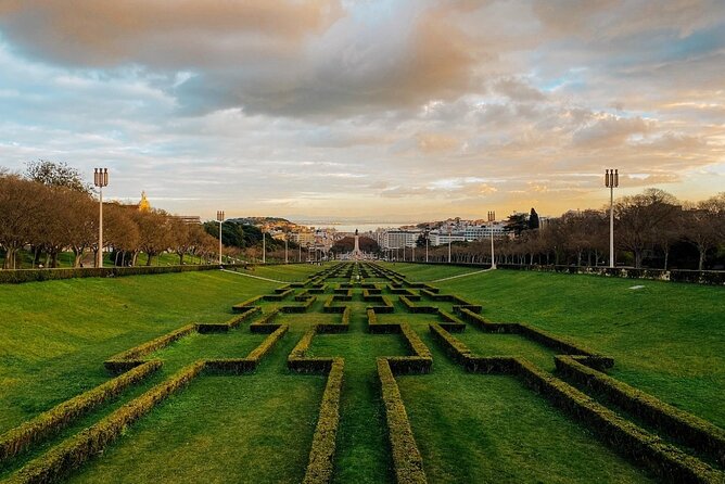 Lisbon car tour 3 hours - The Charm of Alfama and Miradouro da Senhora do Monte