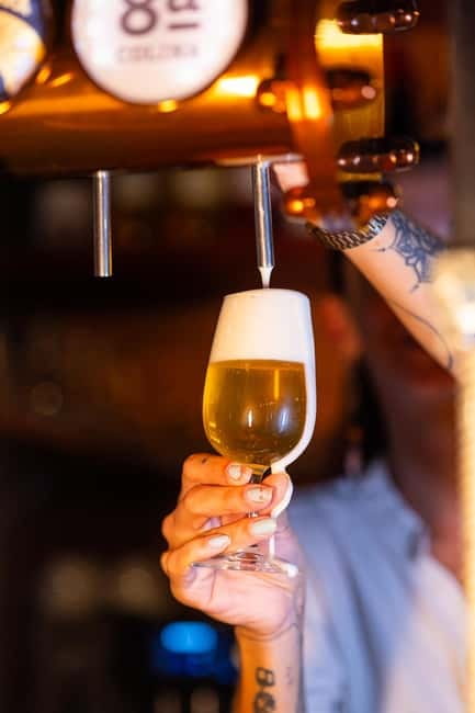 Lisbon: Cheers Before the Vows (Wine or Beer?) - Practical Details: Meeting Point and Group Size