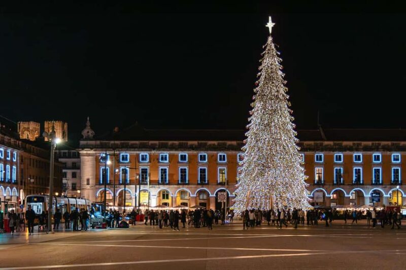 Lisbon: Christmas Lights Private & Flexible Walking Tour - Ascending the Santa Justa Elevator to Largo do Carmo