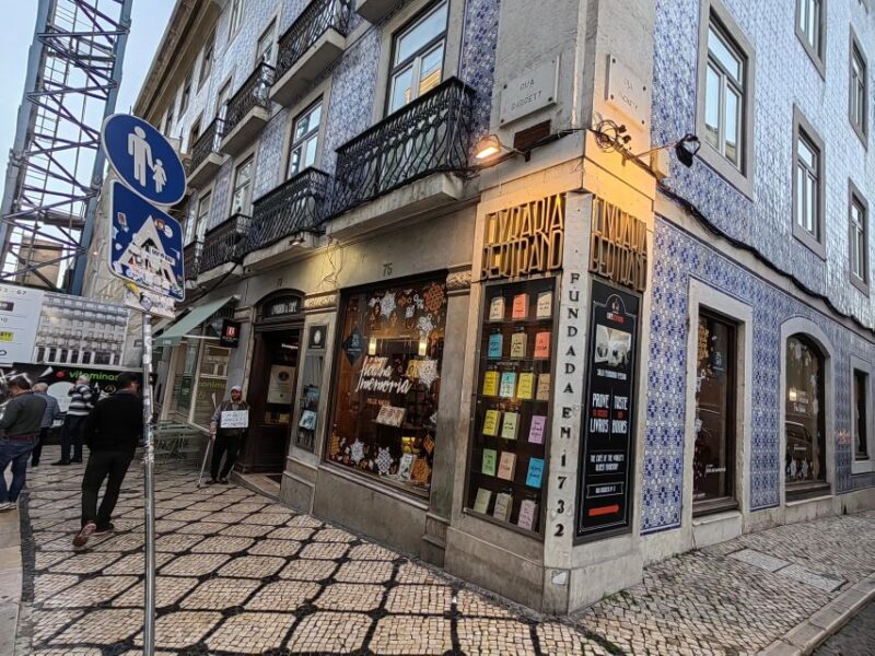 Lisbon: city sightseeing Tuktuk Tour (Private) - The Stops at Miradouro de Sao Pedro de Alcantara and Sunset Points