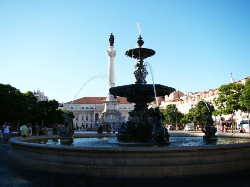 Lisbon: City Walking Tour with Local Guide - Key Points