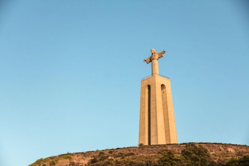 Lisbon: Cruise to the Beach with BBQ, Open Bar and Music - The Return Journey and Overall Atmosphere