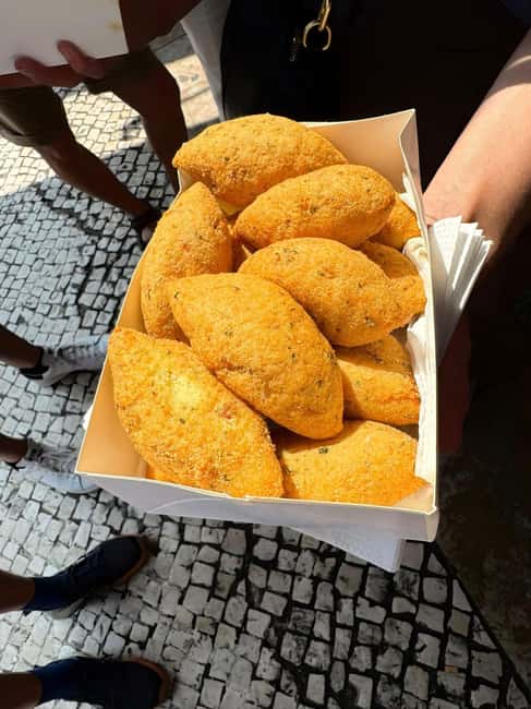 Lisbon: Culinary guided tour with dinner off the beaten track - Starting Point at Praça da Figueira in Lisbon