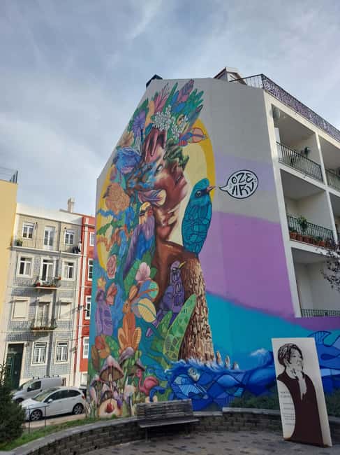 Lisbon: Culinary guided tour with dinner off the beaten track - Walking Through Mouraria and Miradouro da Graça