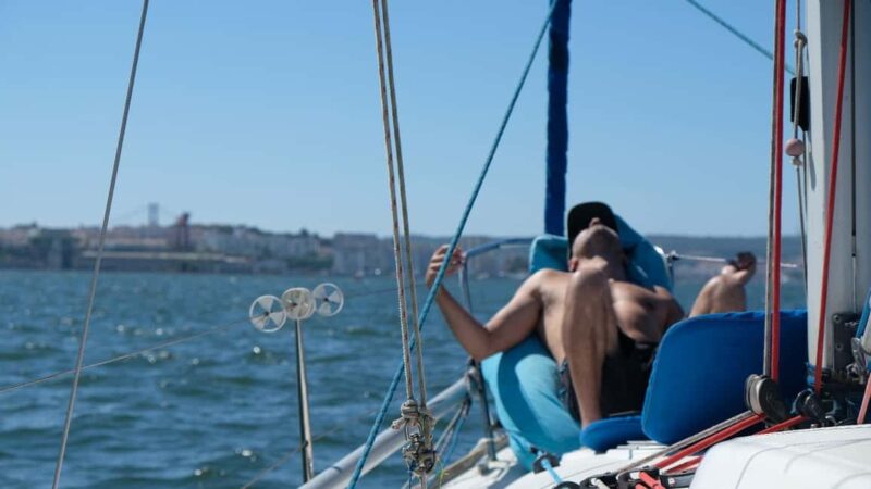Lisbon: Daily Boat Tour with Drinks & Snacks - Key Points