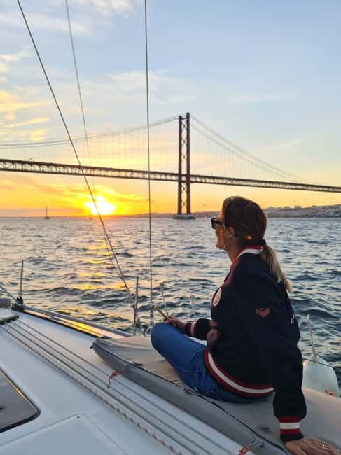 Lisbon: Daytime or Sunset Boat Cruise with History and Wine - Unique Highlights of the Sunset Experience