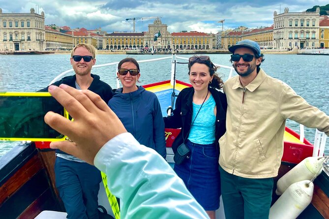 Lisbon Daytime & Sunset Tradicional Boat Tour Sightseeing Cruise - The Role of Guides and Narration