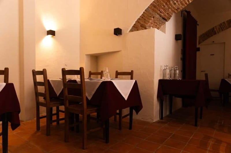 Lisbon: Dinner with Rising Stars of Fado at Canto do Poeta - The Curated Dinner Menu and Wine Tastings