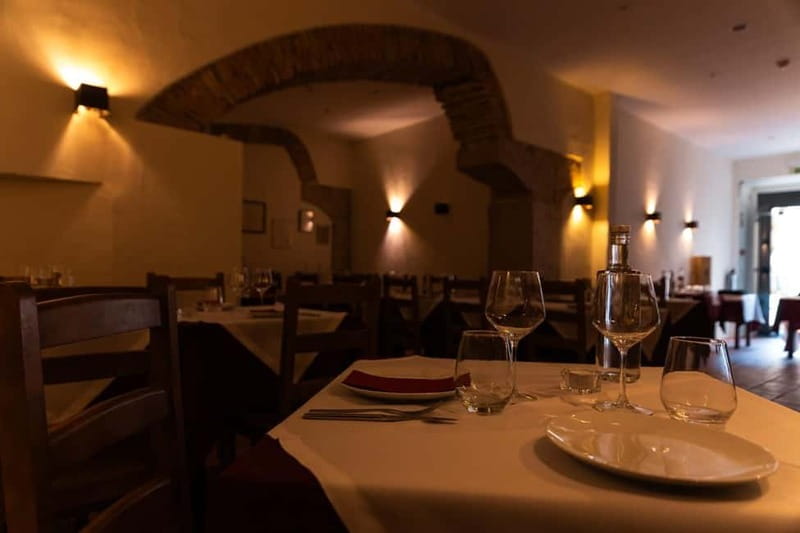 Lisbon: Dinner with Rising Stars of Fado at Canto do Poeta - Accessibility and Location Tips for Visitors