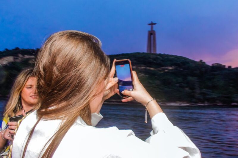 Lisbon: Disco Night Cruise with DJ and Open Bar - Lisbons Best River Party: Disco Night Cruise with DJ and Open Bar