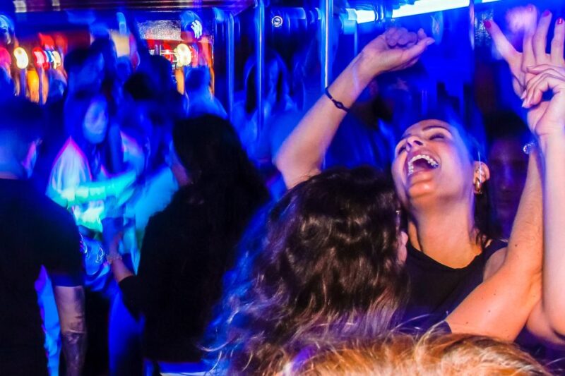 Lisbon: Disco Night Cruise with DJ and Open Bar - Scenic Stops and Landmark Views Along the River