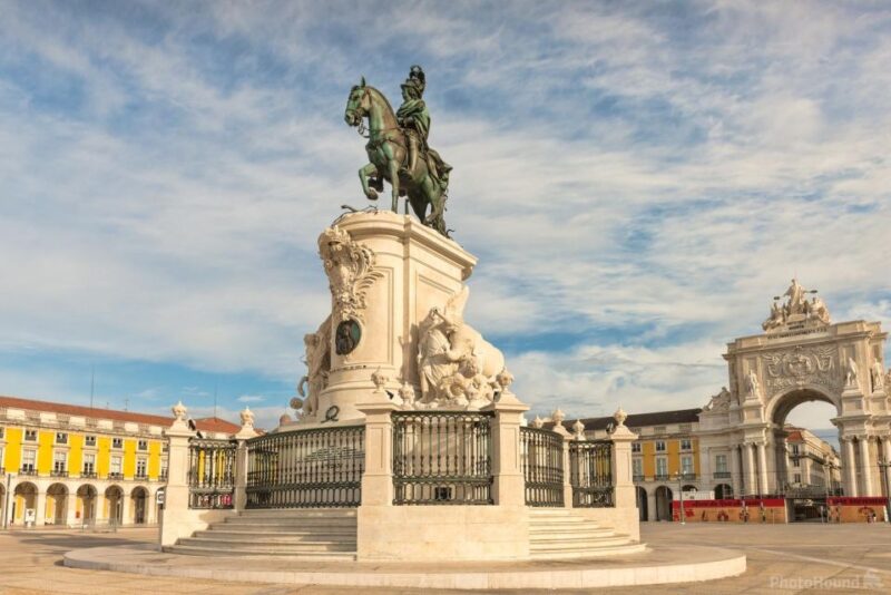 Lisbon: Discover Lisbon City wonders on a Private day tour! - Discovering Lisbon’s Historic Commerce Square: Praça do Comércio