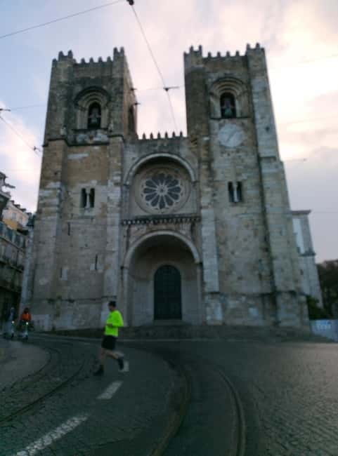 Lisbon: Early Morning Running Tour with Breakfast - Exploring Lisbon’s Neighborhoods in the Morning Light