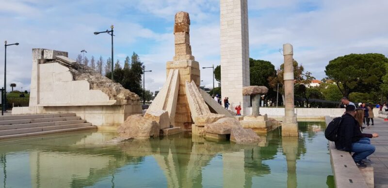 Lisbon: Electric Tuk Tuk Private Tour of the Seven Hills - Visiting Lisbon’s Most Stunning Viewpoints