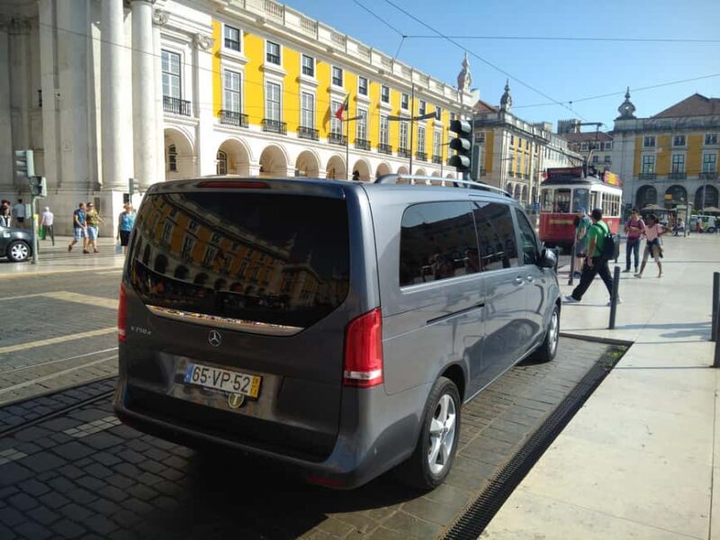 Lisbon: Enjoy 2 days on a private tour of Lisbon and Sintra - Starting the Tour in Lisbons Historic Districts