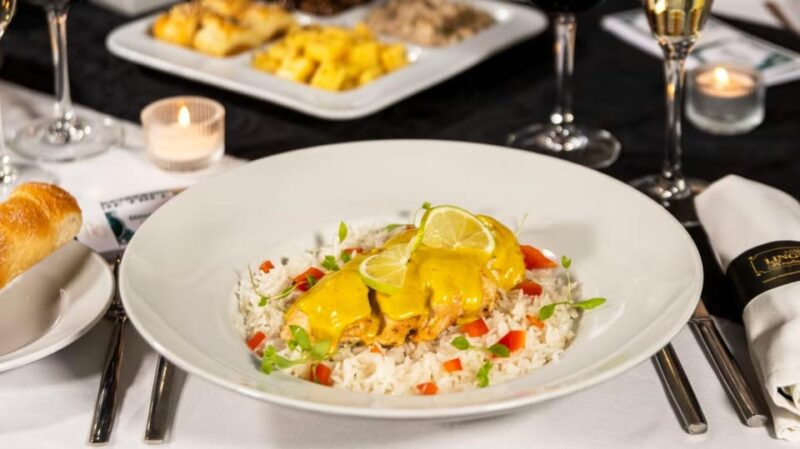 Lisbon: Erotic Cabaret Show and Dinner - Sampling Classic Portuguese Dishes from Appetizers to Main Courses