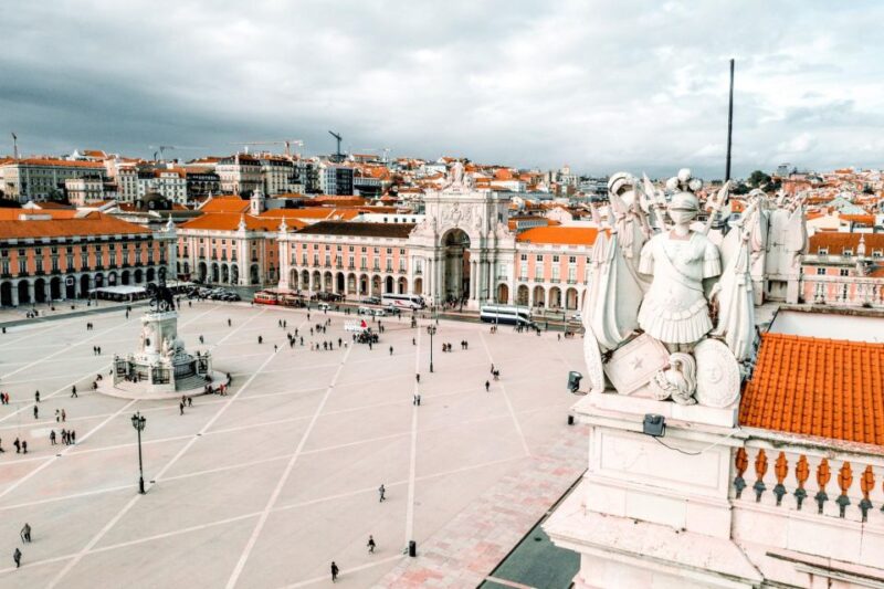 Lisbon: Express Walk with a Local in 60 minutes - Key Points