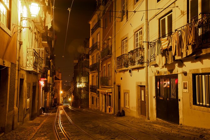 Lisbon Fado Dinner Show and Panoramic Night Tour - Live Fado Music: Portugal’s Soulful Sound