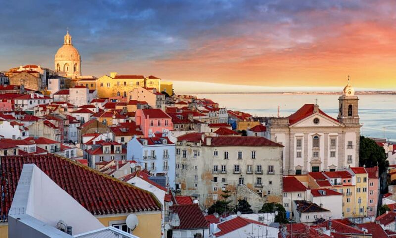 Lisbon: Fado Night Tour with Dinner and Show - Key Points
